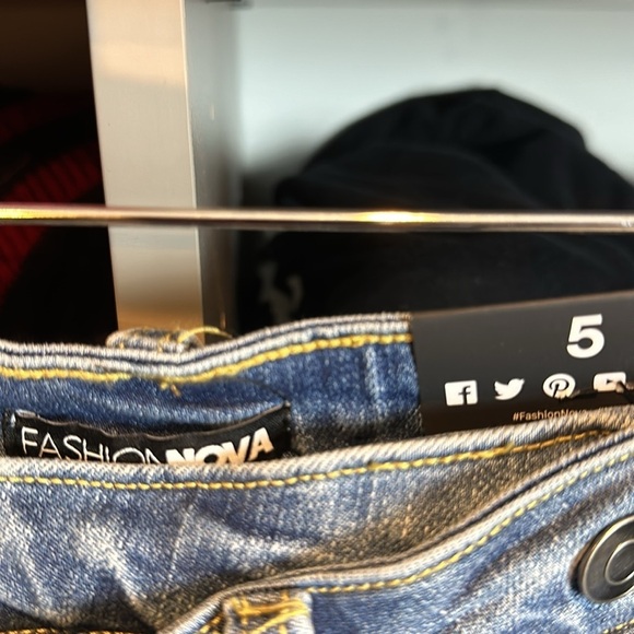 Fashion Nova crossover waistband distressed jeans size 5 NWT - Picture 2 of 3